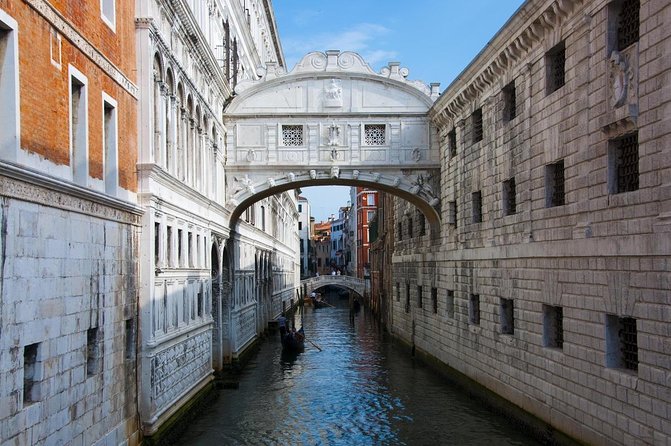 Private Gondola Ride and Photoshoot - St. Mark’s Meeting Point: Start Where the Postcards Begin
