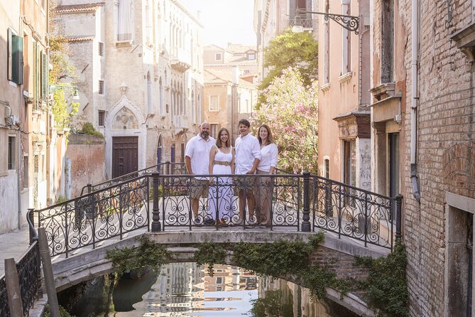 Private Gondola Ride and Photoshoot - The Photographer Factor: Why Giada’s Style Fits Real People