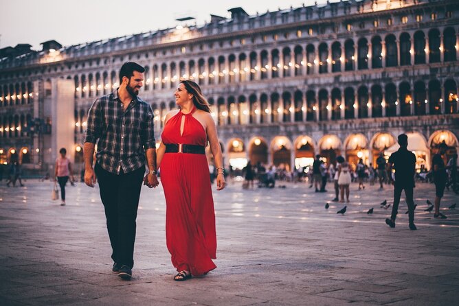 Private Gondola Ride with Professional Photographer in Venice - The photographer: guidance, pace, and finding good angles