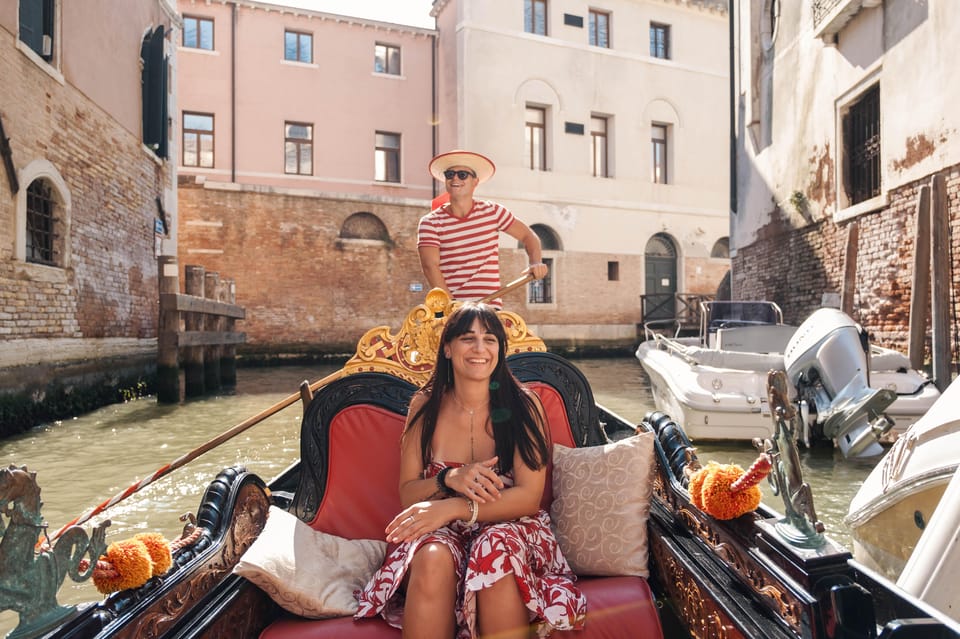 Private Photoshoot of Your Gondola Ride in Venice - Key moments that make this feel worth it