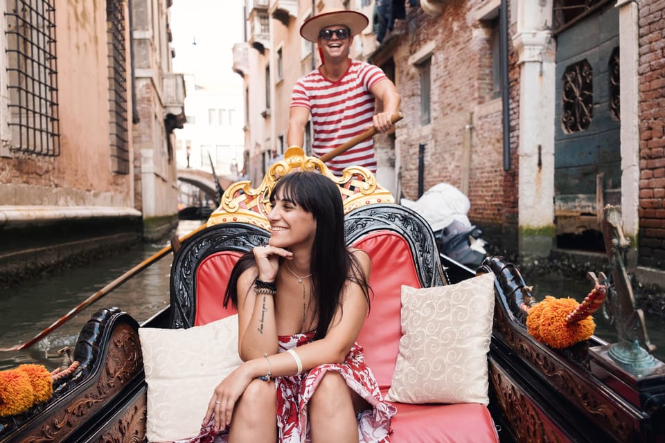 Private Photoshoot of Your Gondola Ride in Venice - Piazza San Marco and Doge’s Palace: iconic stops with a purpose