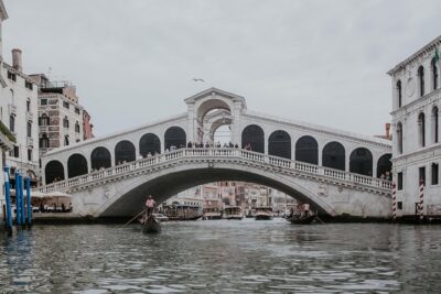 Private Transfer from Venice Airport to Hotel in Venice City Center - The canal crossing itself: speed, luggage, and the close-to-hotel advantage