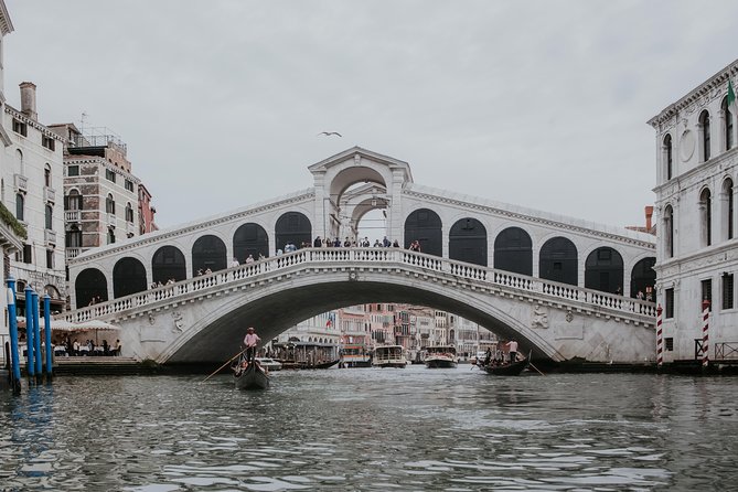 Private Transfer from Venice Airport to Hotel in Venice City Center - The canal crossing itself: speed, luggage, and the close-to-hotel advantage