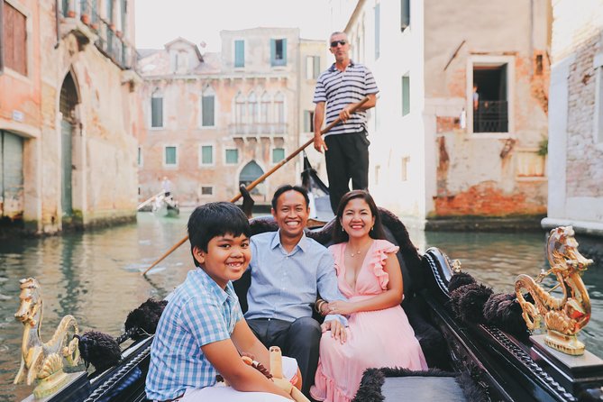 Private Vacation Photography Session with Local Photographer in Venice - Choosing your locations: Dorsoduro, San Marco, and Punta della Dogana