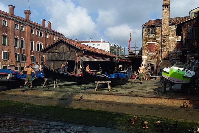 Private Venice walking tour plus Murano island lunch and glass factory visit - Back to Venice: traghetto, ferries, and a water taxi finish