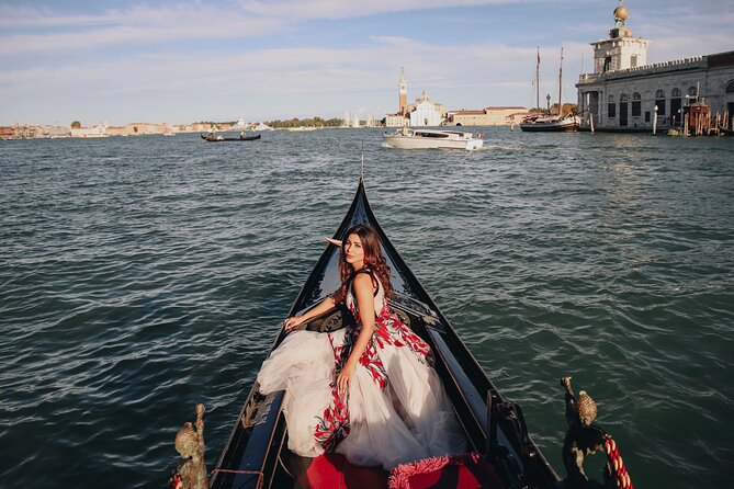 Private Walking and Photography Tour in Venice - Ponte dei Sospiri: the moody bridge moment