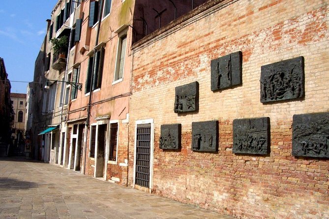 Private Walking Tour: Cannaregio and the Jewish Ghetto - Stop 2: Ghetto Ebraico and Synagogues Behind the History