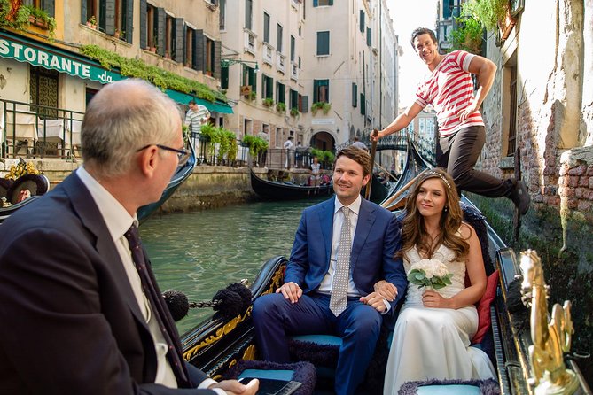 Renew your wedding vows on a romantic gondola - Calle Larga S. Marco: start with roses and your celebrant