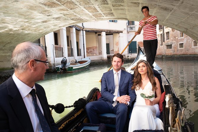 Renew your wedding vows on a romantic gondola - Traghetto Santa Maria del Giglio: where the ride starts and ends