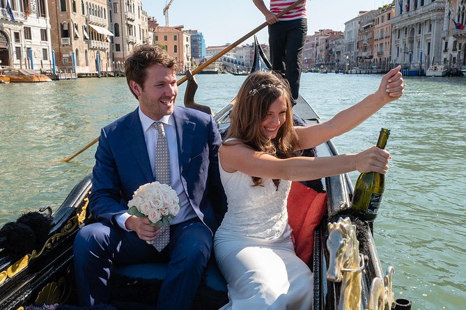 Renew your wedding vows on a romantic gondola - The ceremony: rings, personalized vows, and a signed certificate