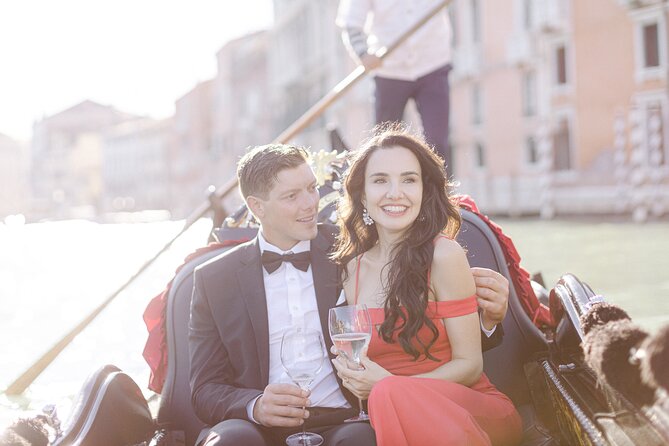 Romantic Photoshoot in Venice - How the Private Session Actually Feels on the Ground