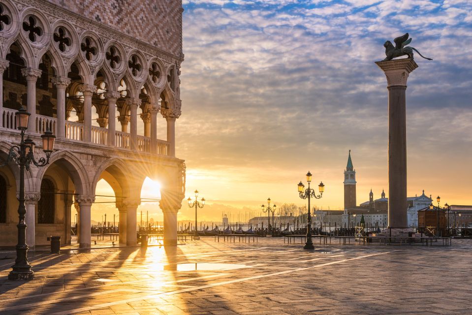 Saint Mark Basilica Priority Access & Audio Guide Option - Meeting at the blue Clock Tower: easy start, less wandering