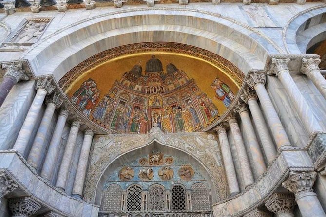 Saint Marks Basilica, Doge's Palace and Gondola tour in Venice - Ateliers stop: a 30-minute breather you can skip in your head