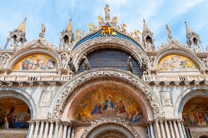 Saint Marks Basilica, Doge's Palace and Gondola tour in Venice - Gondola ride after the walking tour: make the meeting part foolproof