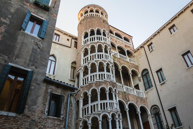 San Marco Pass: Basilica, Doge Pal. & Bell Tower Priority Tickets - Stop 7: The Venice History VR Ride in a Historic Library Setting