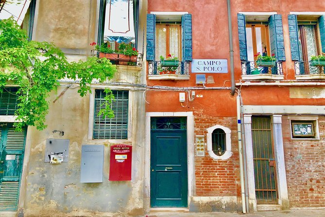 San Polo, Rialto & Frari: 2-Hour Private Walking Tour in Venice - Mercati di Rialto: how to read the market like a local