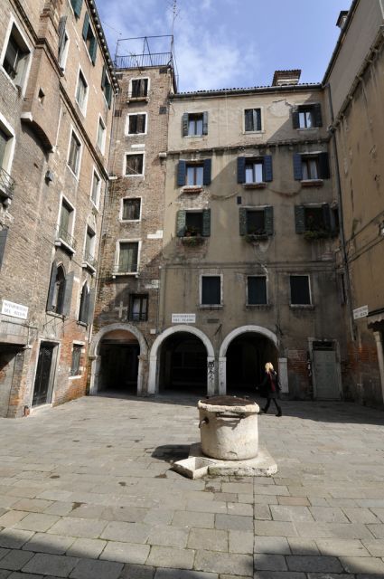 Secret Venice: 2-Hour Private Walking Tour - Meeting at Campo San Bartolomeo: Start Where Venice Still Has Characters