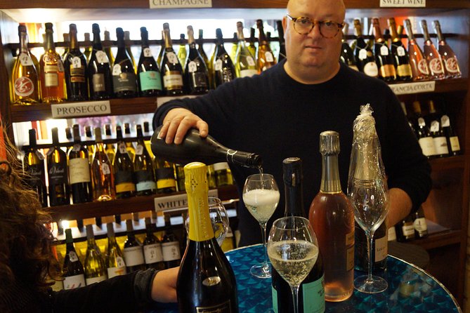 Sparkling Wine & Italian Prosecco Tasting in Venice - The glasses and finger food: tasting without getting stuffed