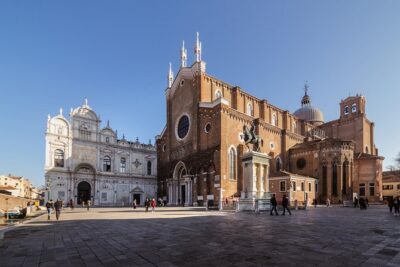 St. Mark's Basilica & Doge Palace + Murano, Burano Guided Tour - Doge’s Palace: Power Rooms, Prisons, and the Bridge of Sighs