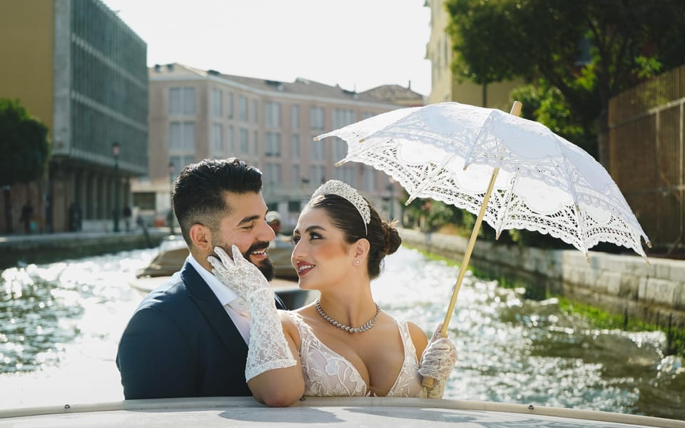Stylish Photoshoots in Venice - Meeting near Rialto: start where the action is