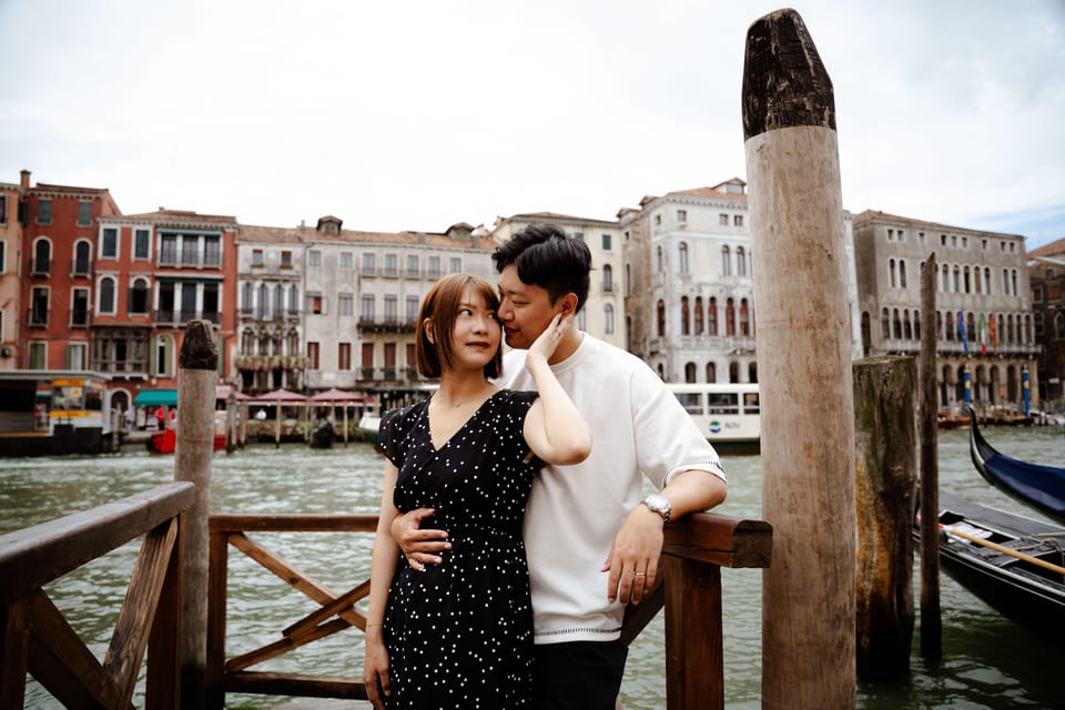 Stylish Photoshoots in Venice - Photo style: natural, candid, and directed just enough