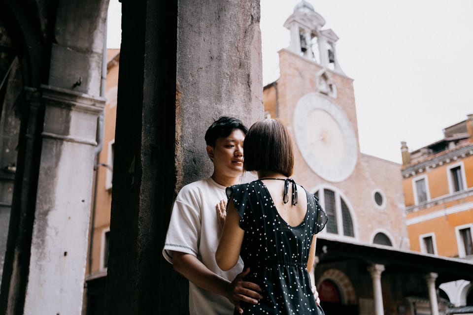 Stylish Photoshoots in Venice - Crowds and timing: how the route helps