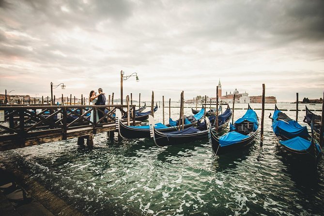 Sunrise Couple Photoshoot Tour - Where It Ends: Near San Mark Square, So You’re Not Stuck
