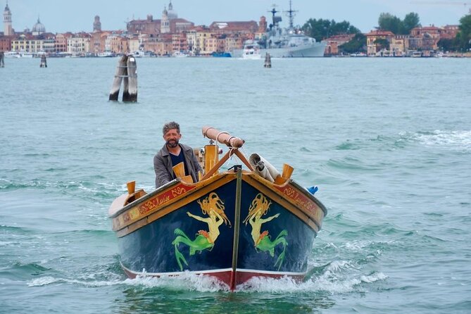 Sunset Traditional Boat Tour with Prosecco - Meeting Point at Dorsoduro 1473A: Get There Early