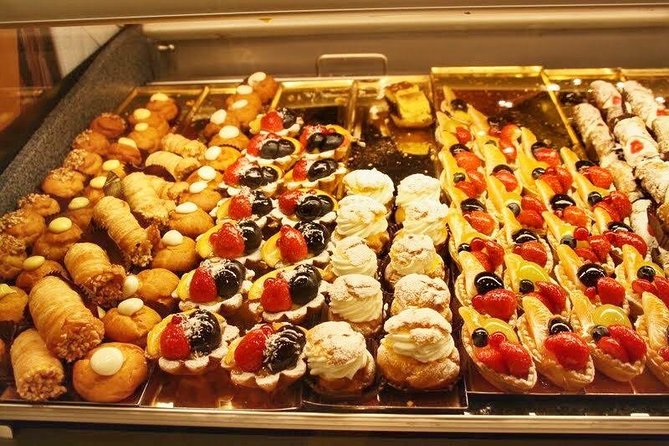Tasty Street Food Tour of Venice City Center with Cicchetti & Local Specialties - Small-group guides and the difference that makes
