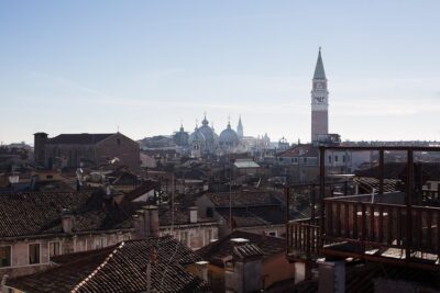 The best of Venice in a day - The city’s most famous bridge: photos, timing, and footwork