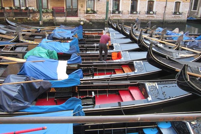 The Heart of Venice: A Self-Guided Audio Tour - La Fenice and the opera start line: Rigoletto and La Traviata