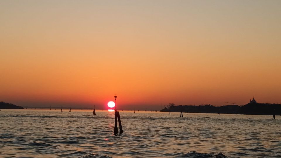 Venezia:Tour con aperitivo al tramonto - Lazzaretto Nuovo: the lagoon’s health history, explained from the water