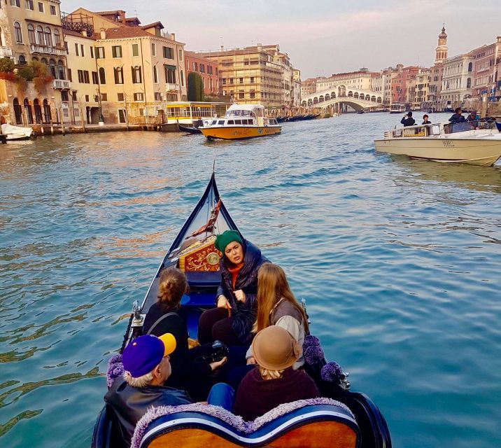Venice: 30 min Gondola Ride on the Grand Canal with Guide - Your guided route: what each stop adds to the story