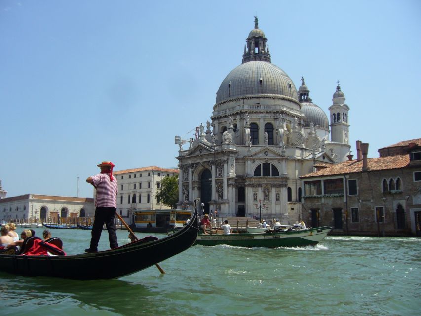 Venice: 30 min Gondola Ride on the Grand Canal with Guide - The guide is the difference (and it’s usually a good one)