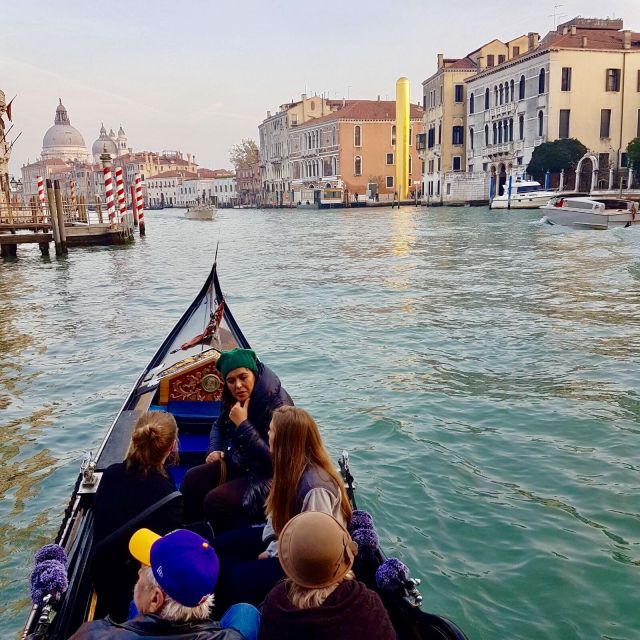 Venice: 30 min Gondola Ride on the Grand Canal with Guide - What about the gondola itself and the traditions you’ll hear?