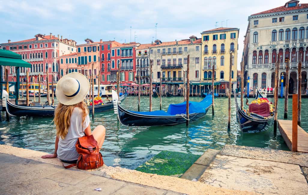 Venice: 30 minutes Enchanting Gondola Ride - Boarding from Bacino Orseolo: What the First Minutes Feel Like