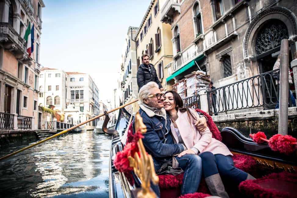 Venice: 30 minutes Enchanting Gondola Ride - Group Size, Comfort, and What to Bring