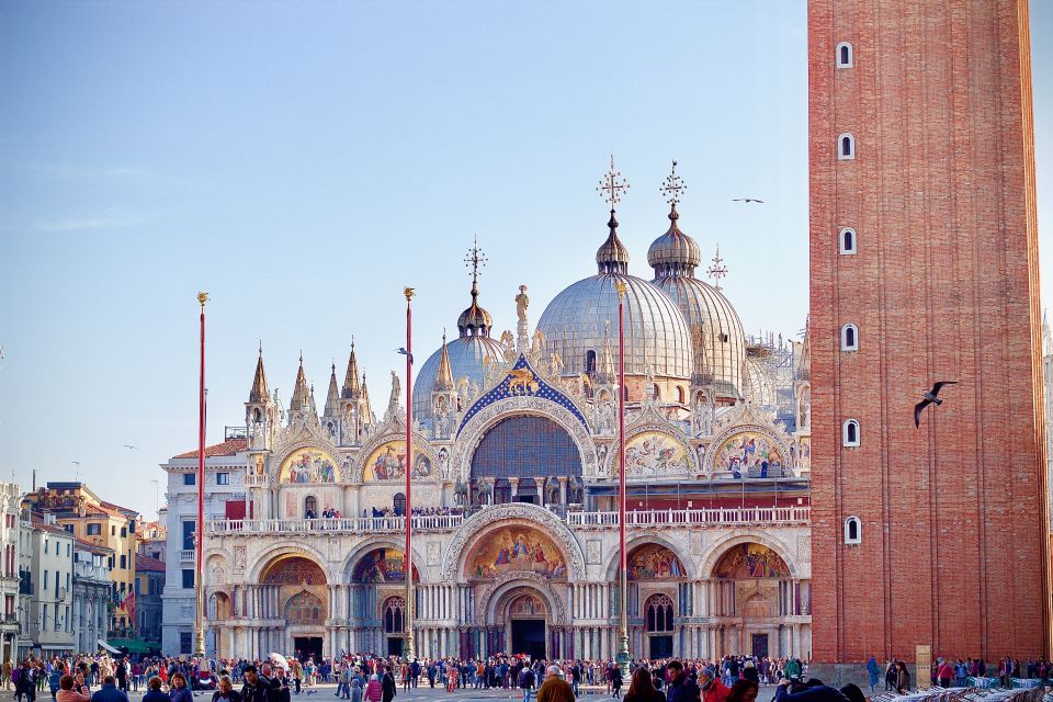 Venice: 4-Hour City Tour with Doge's Palace & Basilica Visit - Your Tour Setup: Headsets, Multiple Languages, and Staying Sane