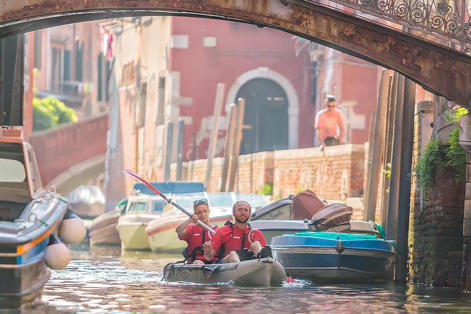 Venice: 60' Quick Kayak Tour with guide - What You See: Monuments, Nature Contact, and Quieter Waterways