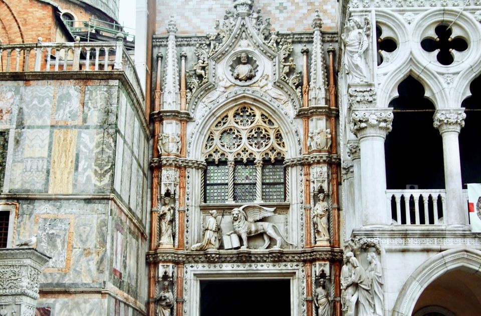 Venice: Basilica and Doge's Palace Tour with Gondola Ride - Doge’s Palace: Byzantine, Gothic, Renaissance, and Real Power