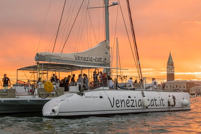 Venice by Night Catamaran Cruise - Meeting point and timing: make your evening easy