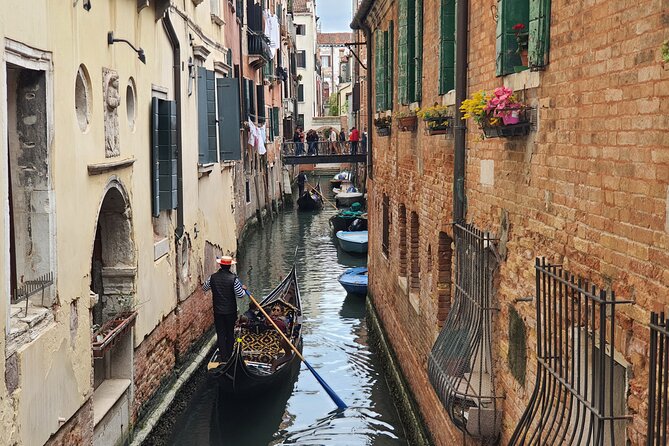 Venice City Highlights Guided Tour for Kids & Families - Campo San Bartolomeo: a central square break that still feels like Venice