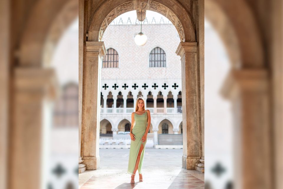 Venice: City Portrait Session with Professional Photographer - A Venice photo session that trades chaos for clear direction