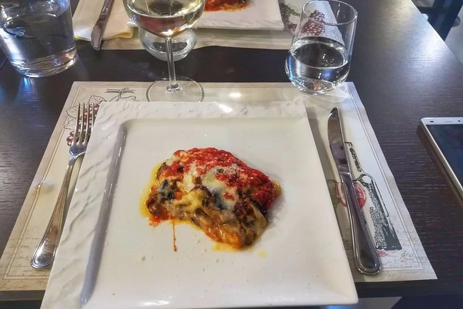 Venice Dinner Food Tour around Jewish Ghetto & Cannaregio Quarter - Stop 2: Ghetto Ebraico landmarks—rabbi’s house and synagogue area sights