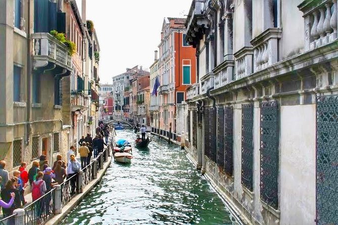 Venice Dinner Food Tour around Jewish Ghetto & Cannaregio Quarter - Dinner tastings: Venetian specialties, wine, and the dessert “finish strong” plan