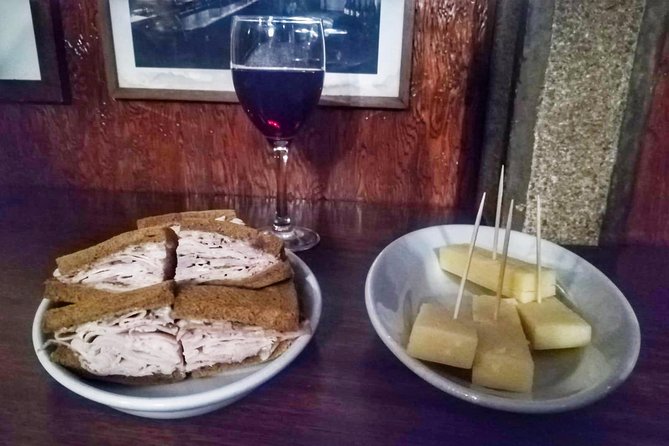 Venice Dinner Food Tour around Jewish Ghetto & Cannaregio Quarter - The guide factor: why the pacing and storytelling matter