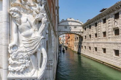Venice: Doge Palace Guided Tour & Secret Itineraries Option - The Bridge of Sighs: the prison-story shortcut you’ll remember