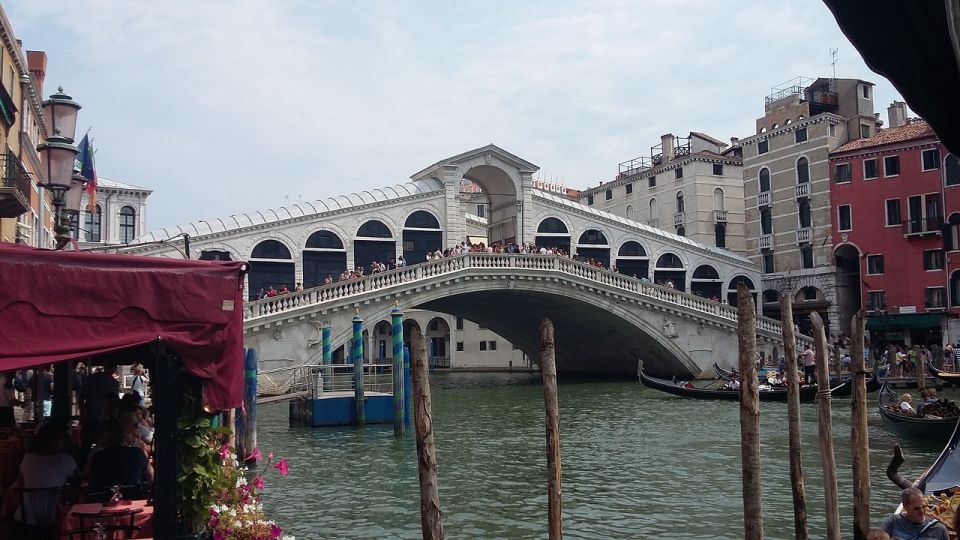 Venice: Doge's Palace and Basilica Skip-the-Line Guided Tour - Where the tour starts: Lion Pillar to a tight St Mark’s Square route