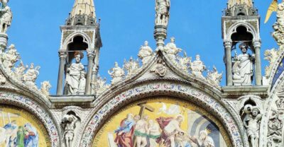 Venice: Doge's Palace and Basilica Tour with Gondola Ride - Skip-the-line entry and headsets: why the tour moves well