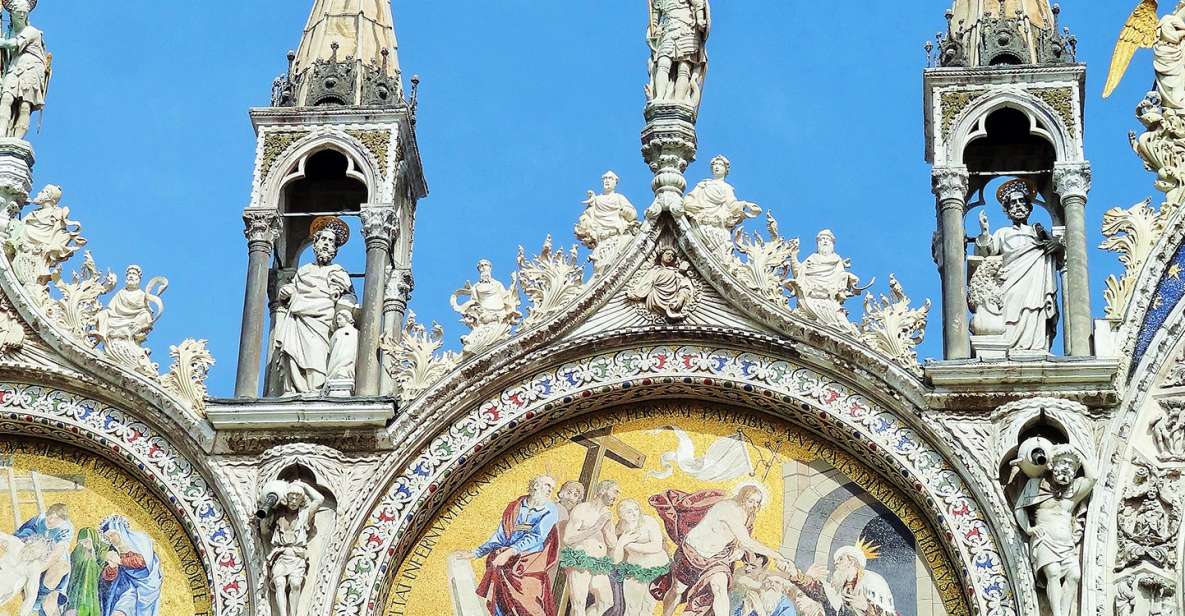 Venice: Doge's Palace and Basilica Tour with Gondola Ride - Skip-the-line entry and headsets: why the tour moves well